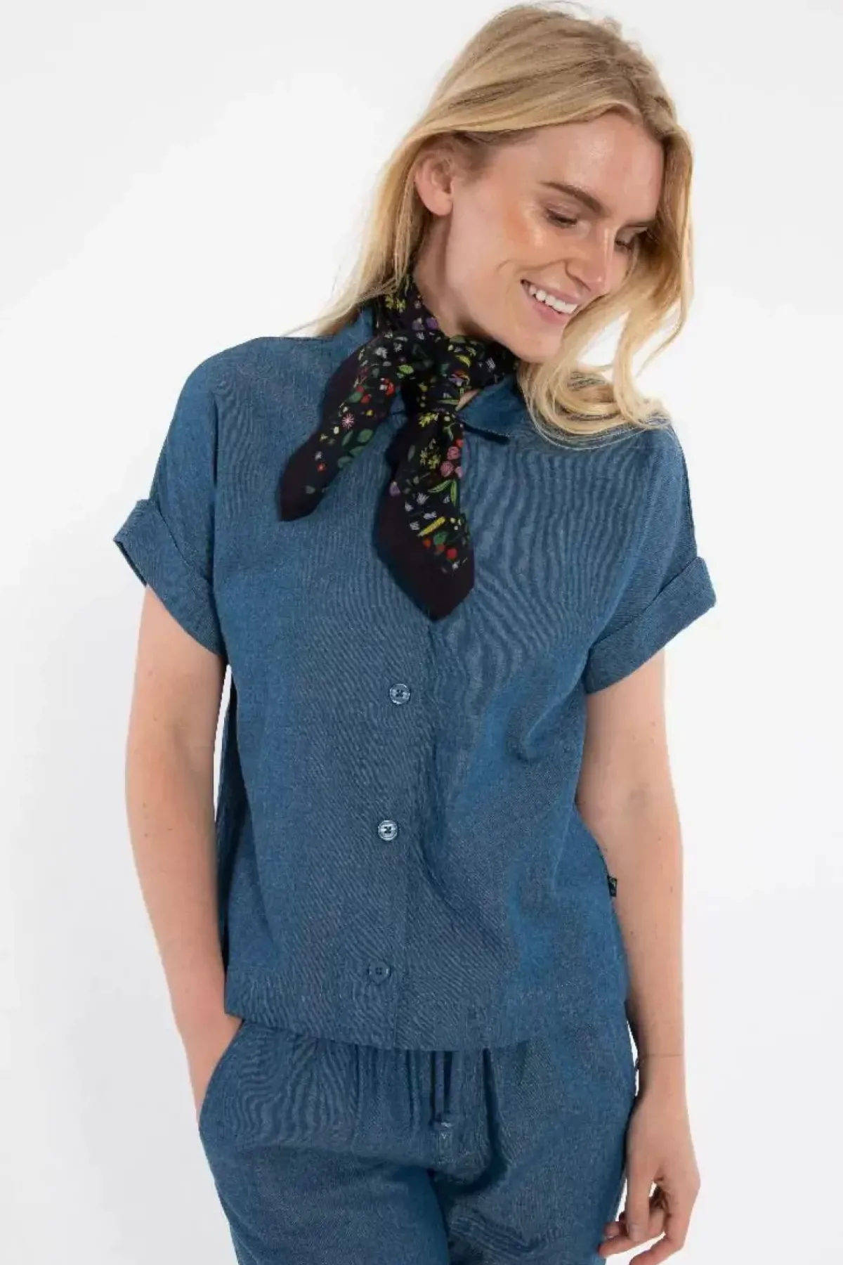 Danefæ Schals>Danebesser Scarf Dk Navy Botanical