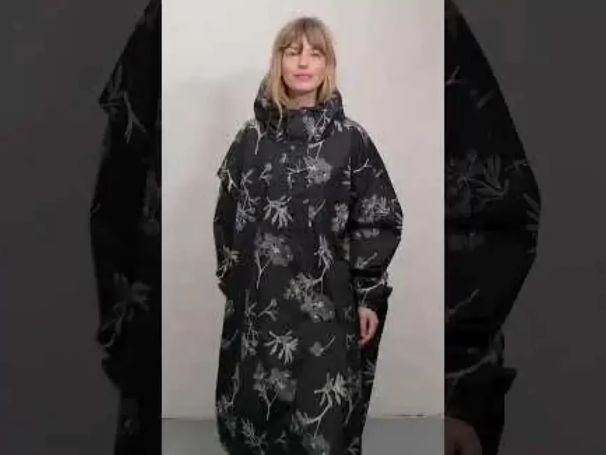 Danefæ Regenjacken>Danedream Drops Rain Poncho Black Hemlock