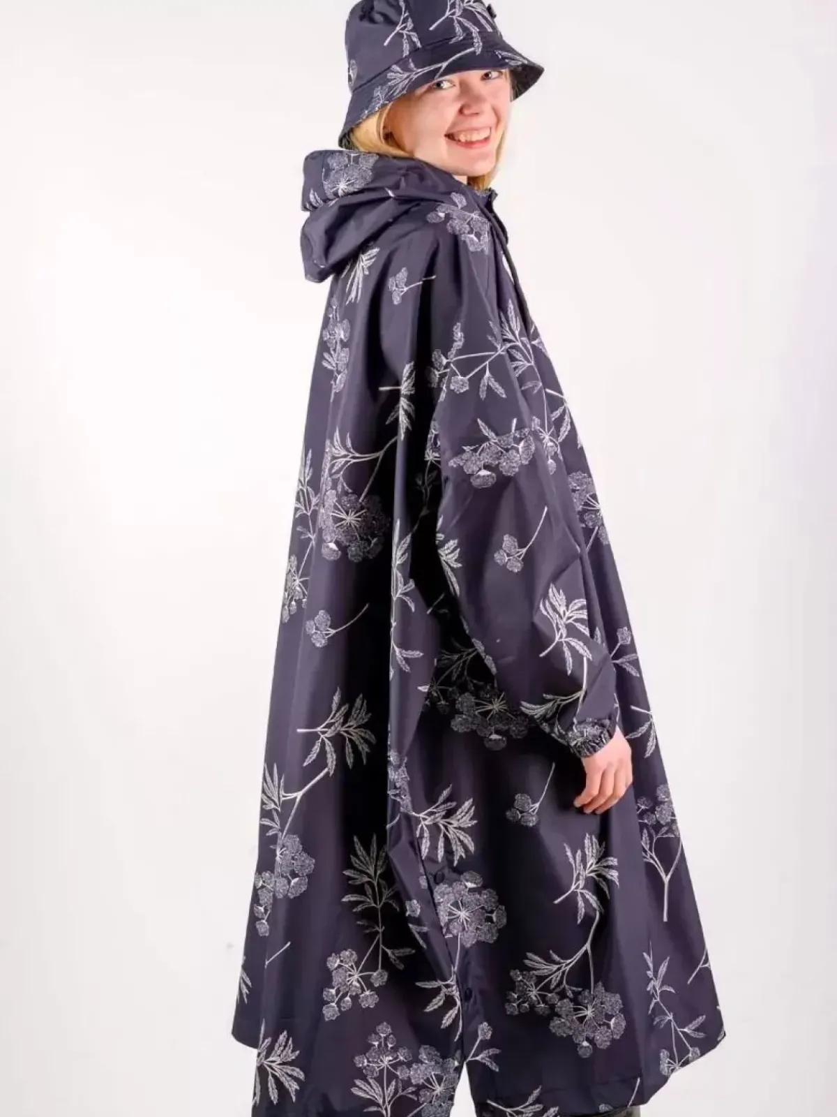 Danefæ Regenjacken>Danedream Drops Rain Poncho Black Hemlock