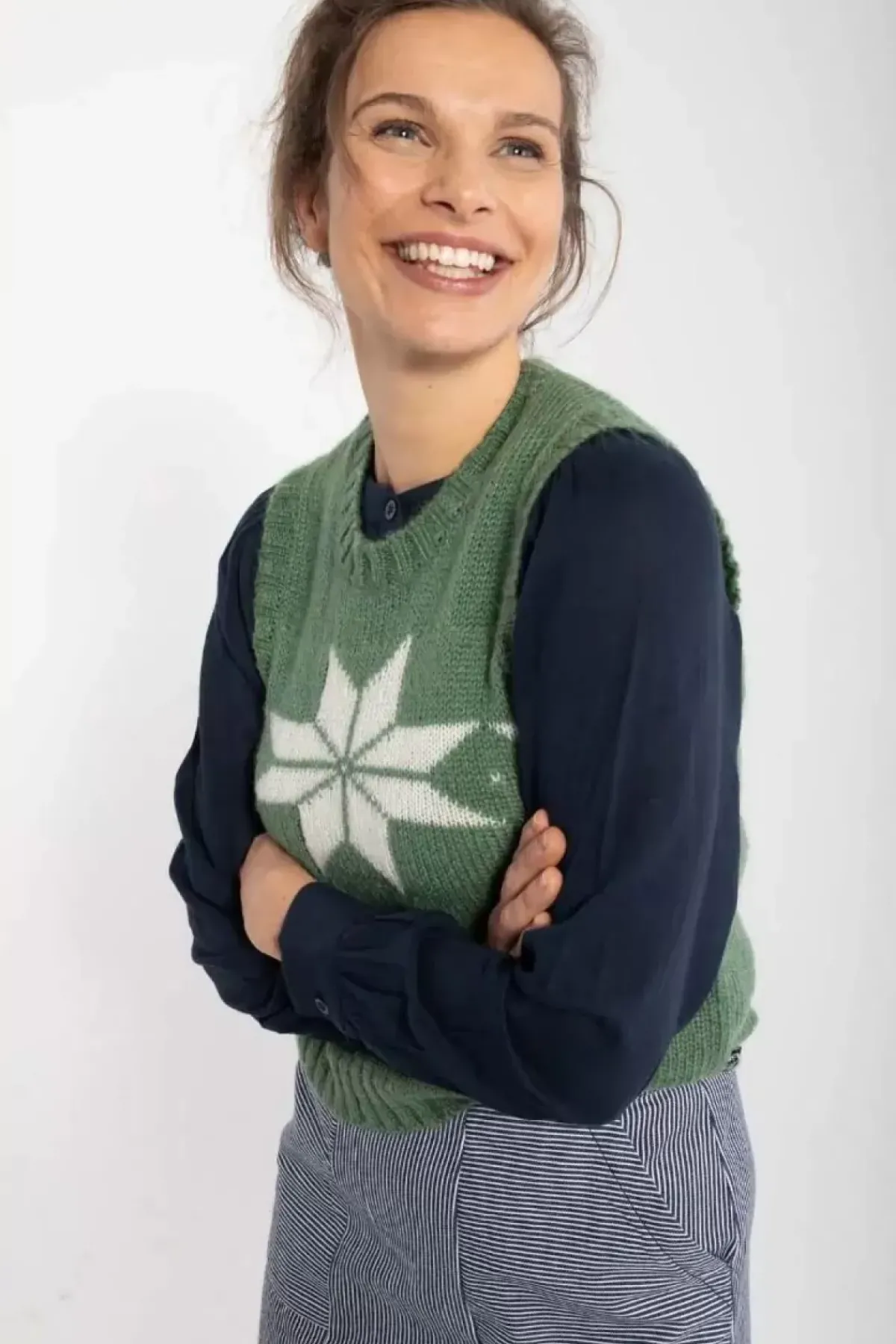 Danefæ Strickwaren>Daneklaksvik Flakes Vest Lt Khaki/Chalk