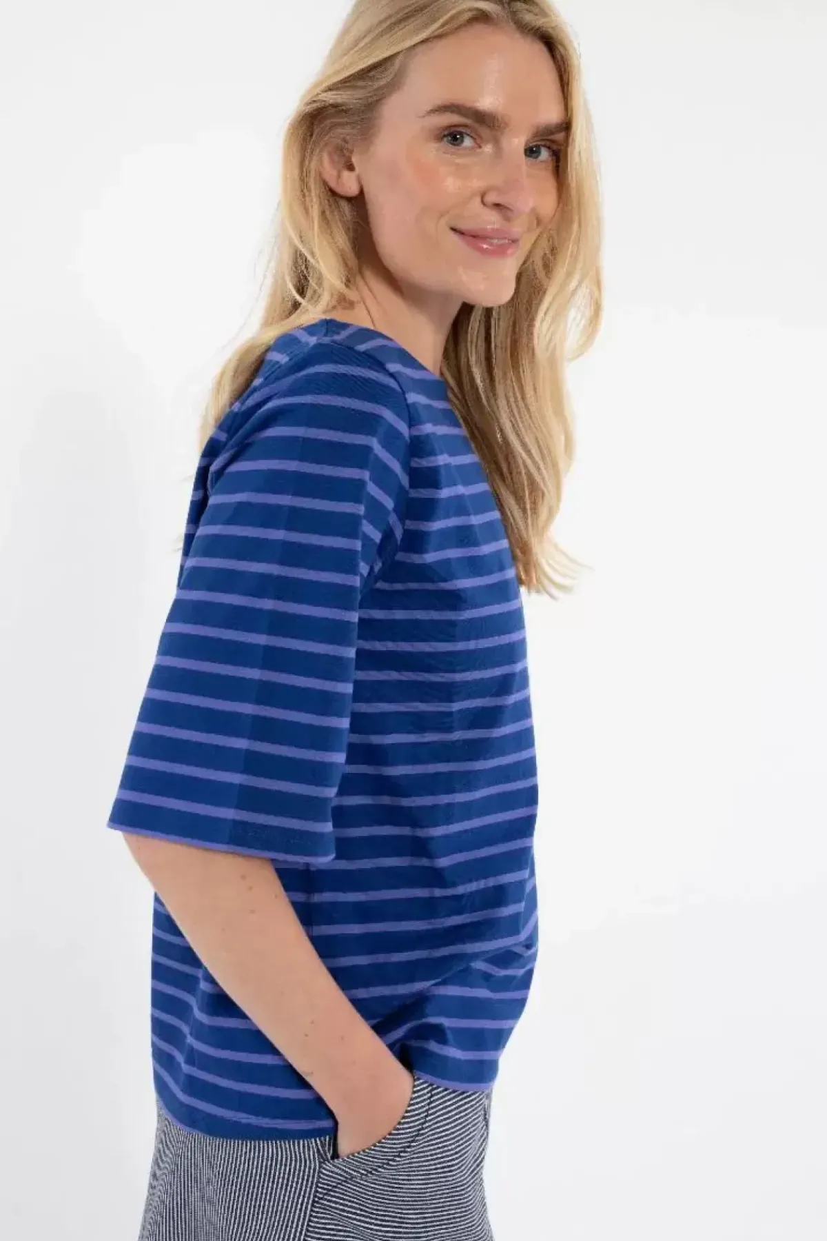 Danefæ T-Shirts>Danelucia Tee Deep Marine/Viola