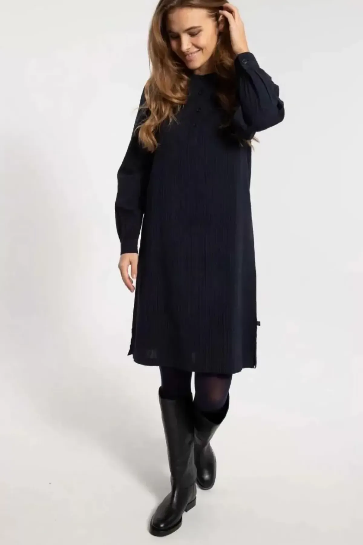 Danefæ Kleider>Danesocial Seersucker Dress Black/Marine