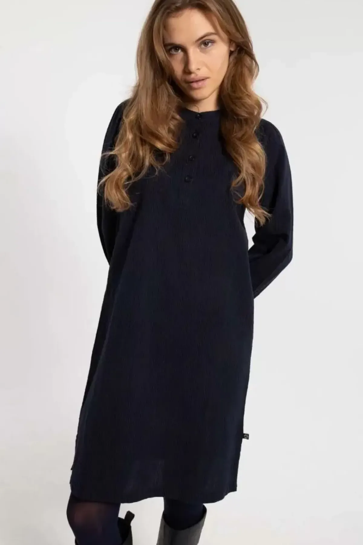 Danefæ Kleider>Danesocial Seersucker Dress Black/Marine