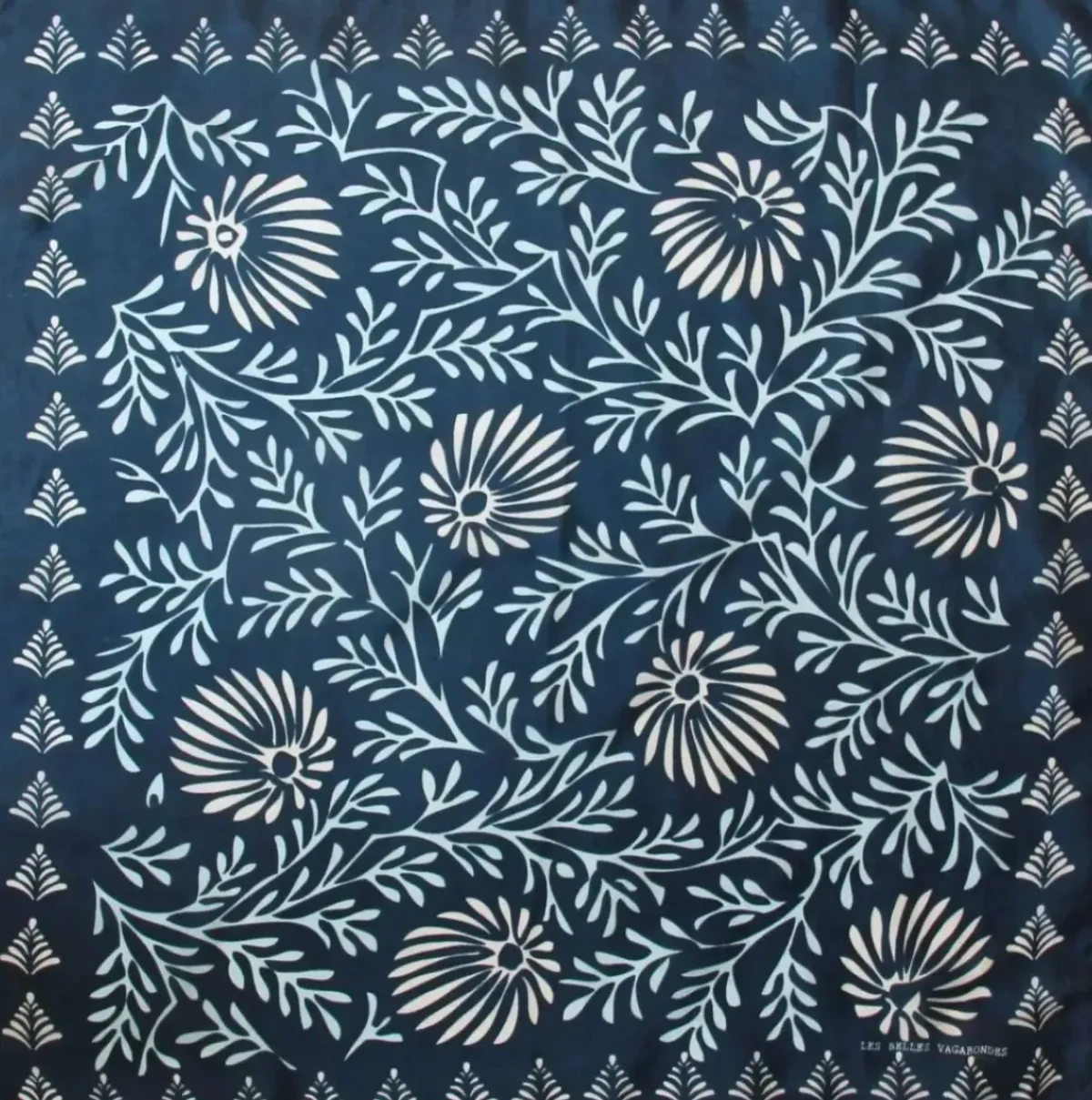 Danefæ Schals>Les Belles Vagabondes Mini Silk Scarf Azalee Navy