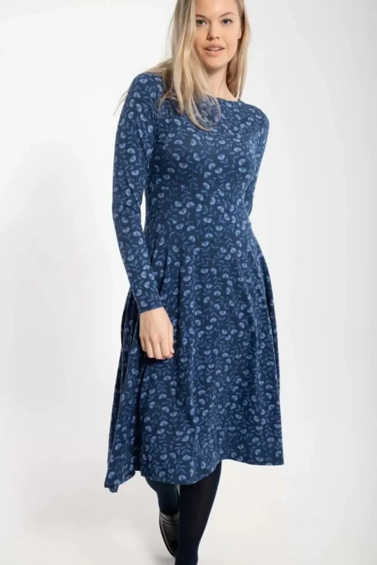 Danefæ Kleider>Organic - Danesigrid Viscose Dress Marine/Cold Blue Fleurie