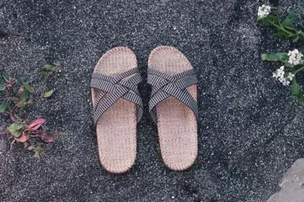 Danefæ Sandalen>Shangies Women Black Stripes